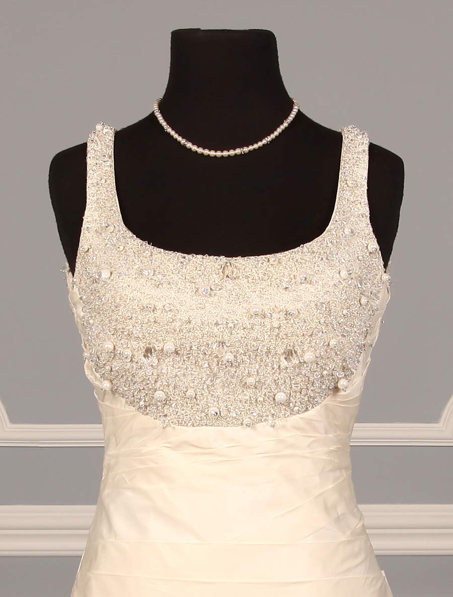 St Pucchi 525 Wedding Dress Front Bodice