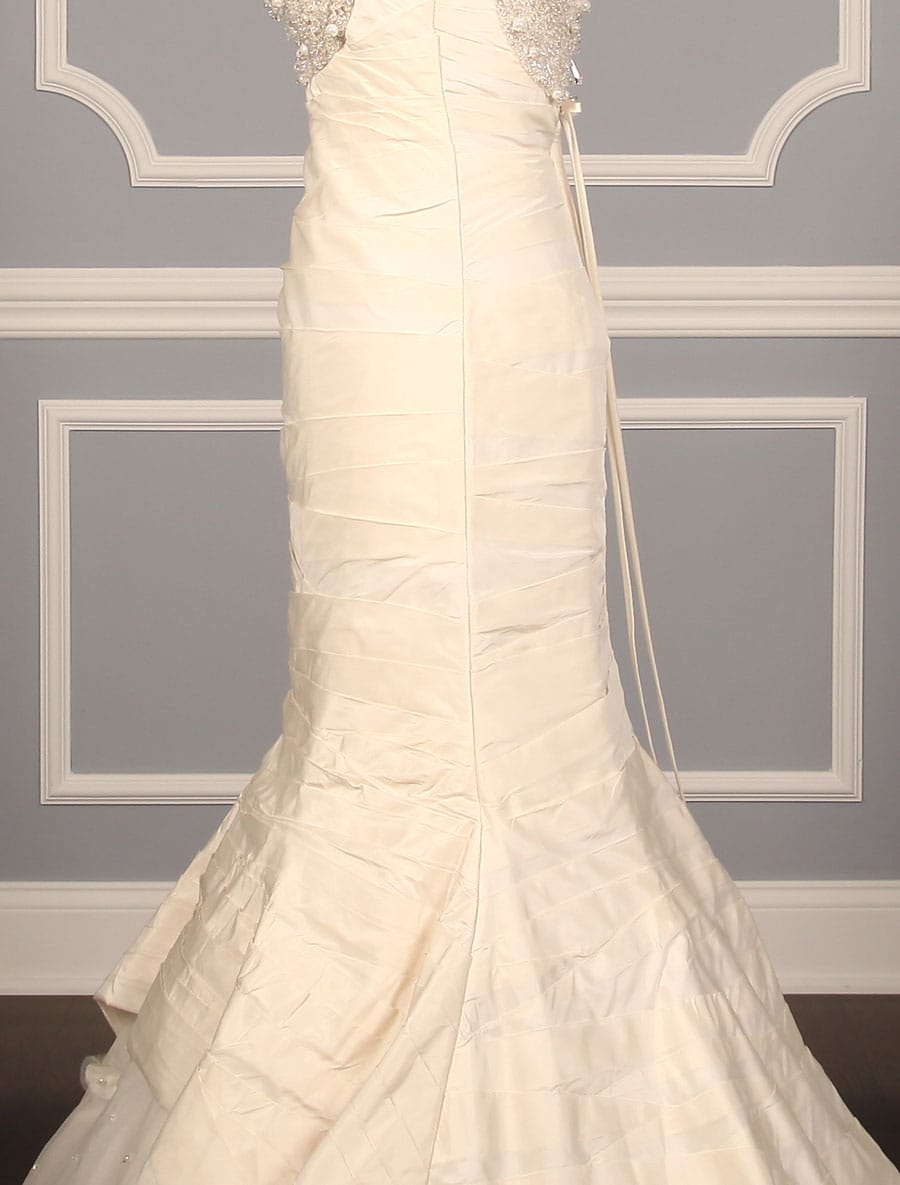 St Pucchi 525 Wedding Dress Side Skirt Detail