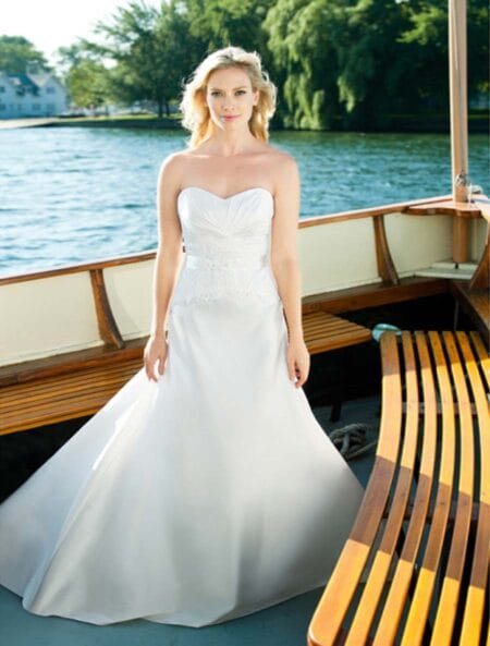 Lea-Ann Belter Harlow Wedding Dress Size 8