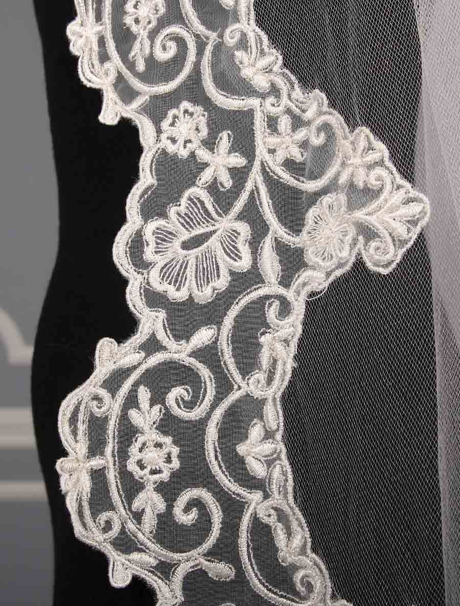 St Pucchi M1295 Discount Bridal Veil Detail