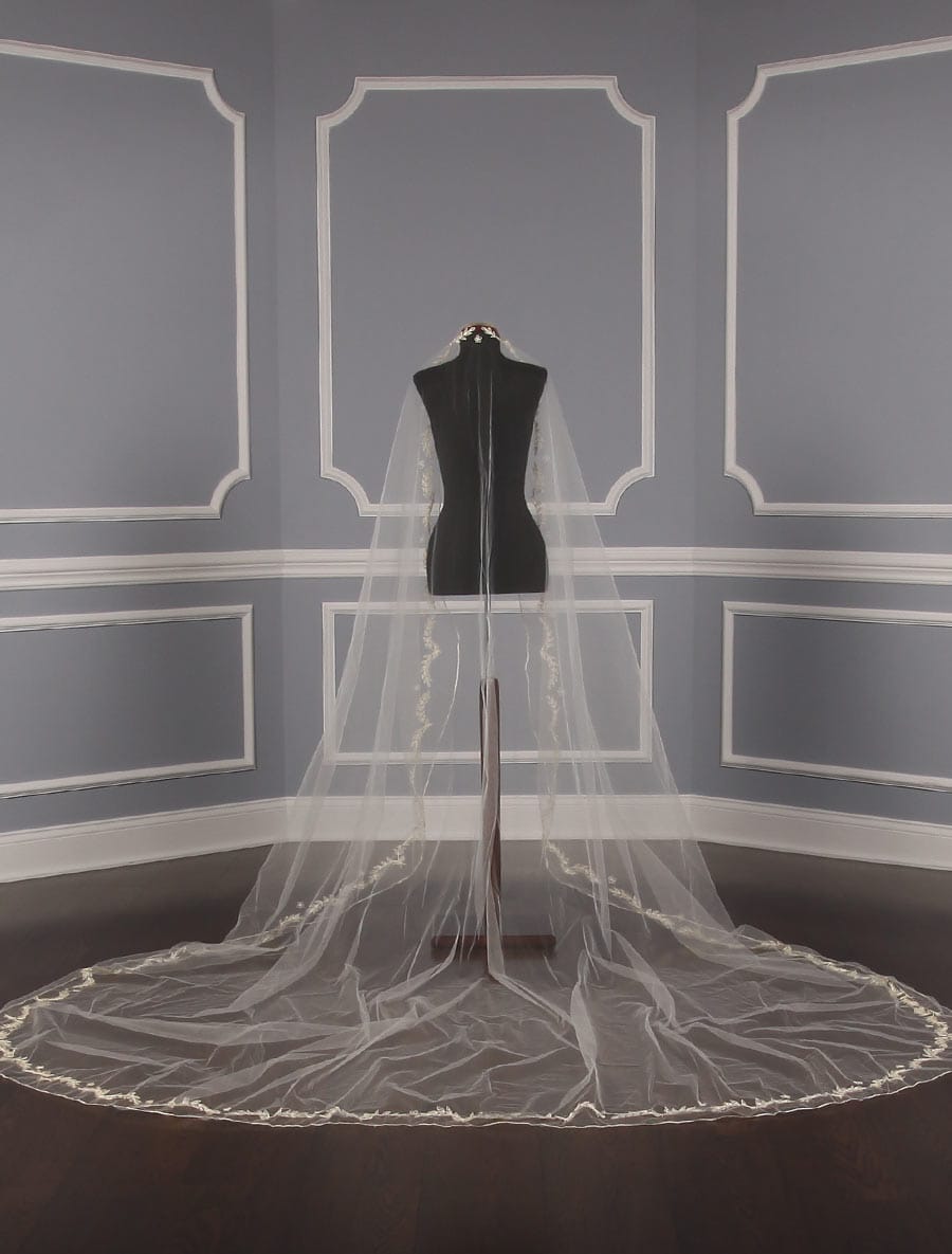 St.-Pucchi-M1138-Bridal-Veils