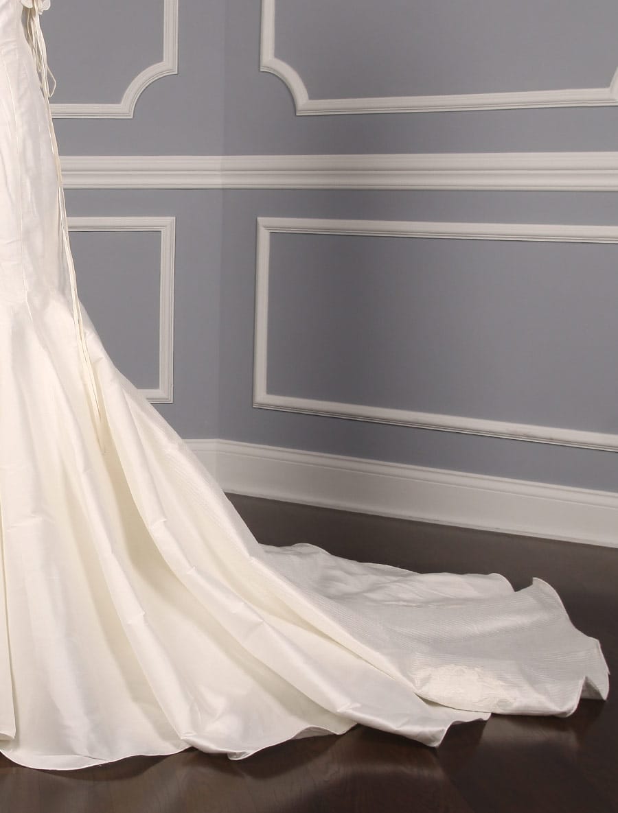 St Pucchi Ava Wedding Dress Side Train