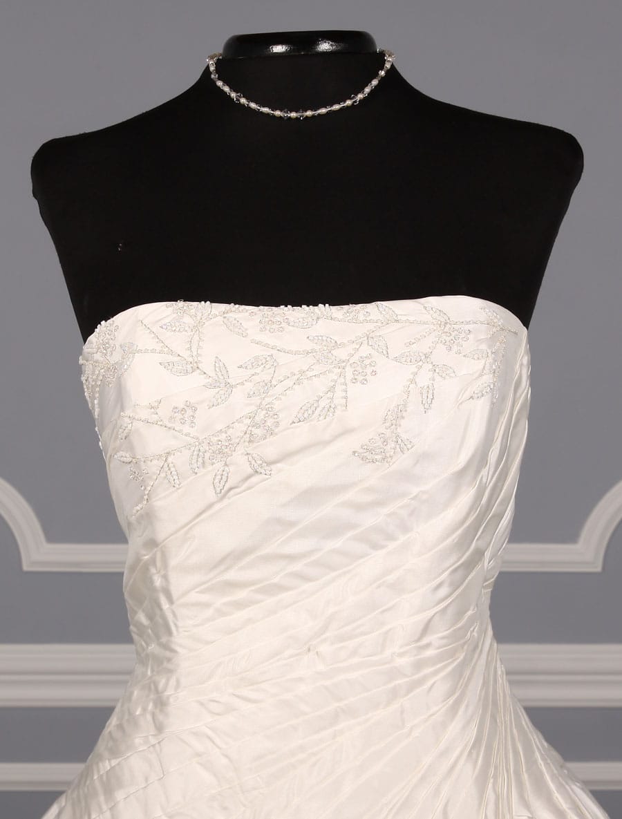 St. Pucchi Olivia Z168 Wedding Dress Front Bodice
