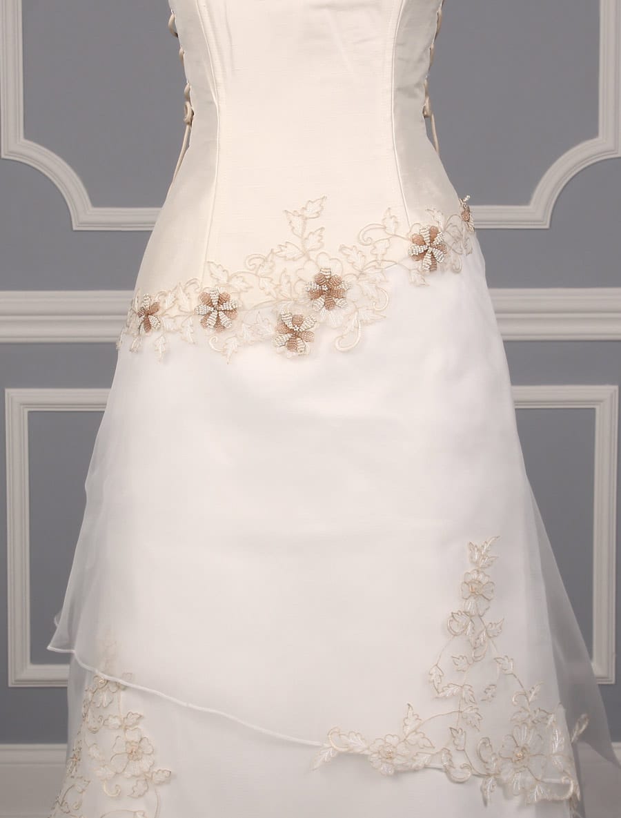 St Pucchi Valencia Z134 Wedding Dress Front Skirt Detail