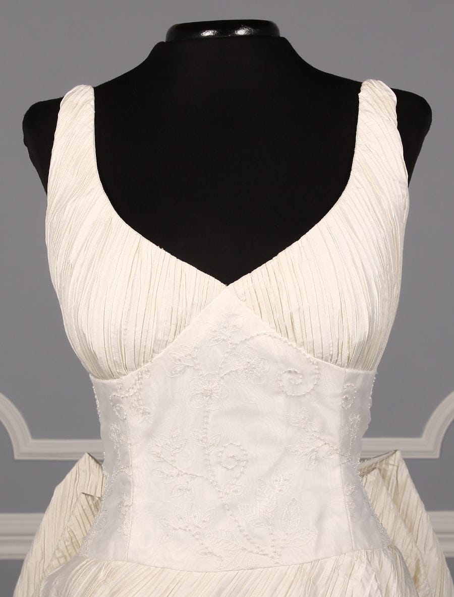 St. Pucchi Versailles Z110 Wedding Dress Front Bodice