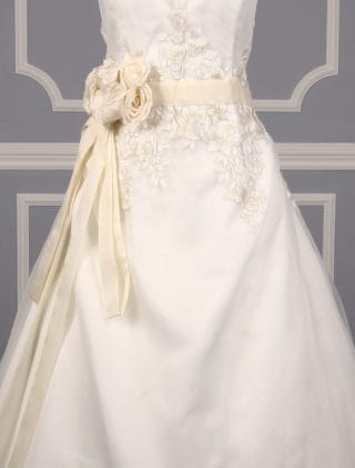 St Pucchi Grace Z157 Wedding Dress Front Skirt Detail
