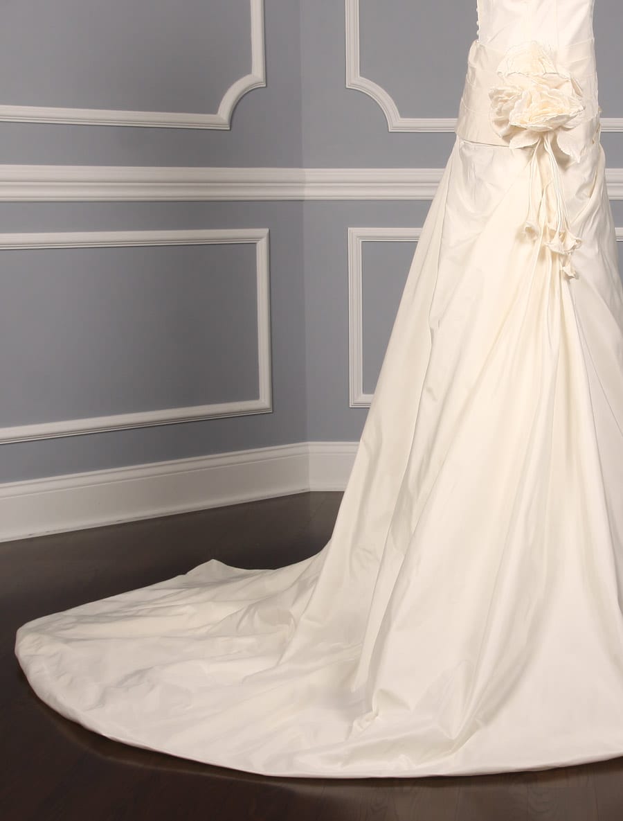St. Pucchi Desiree Z106 Wedding Dress Discounted Side Train