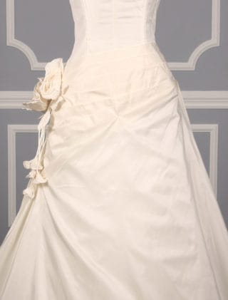 St. Pucchi Desiree Z106 Wedding Dress Front Skrit Detail