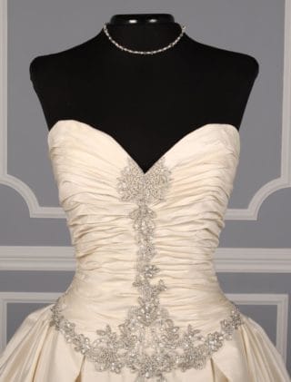 St. Pucchi Carmen Z178 Wedding Dress Front Bodice