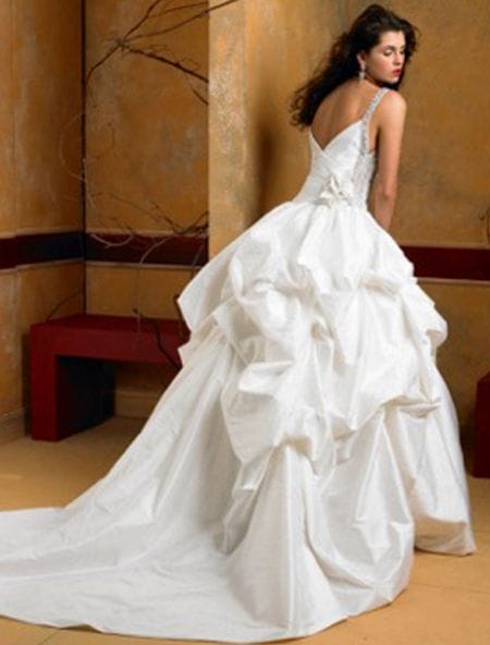 St. Pucchi Yasmine Z207 Wedding Dress Size 6