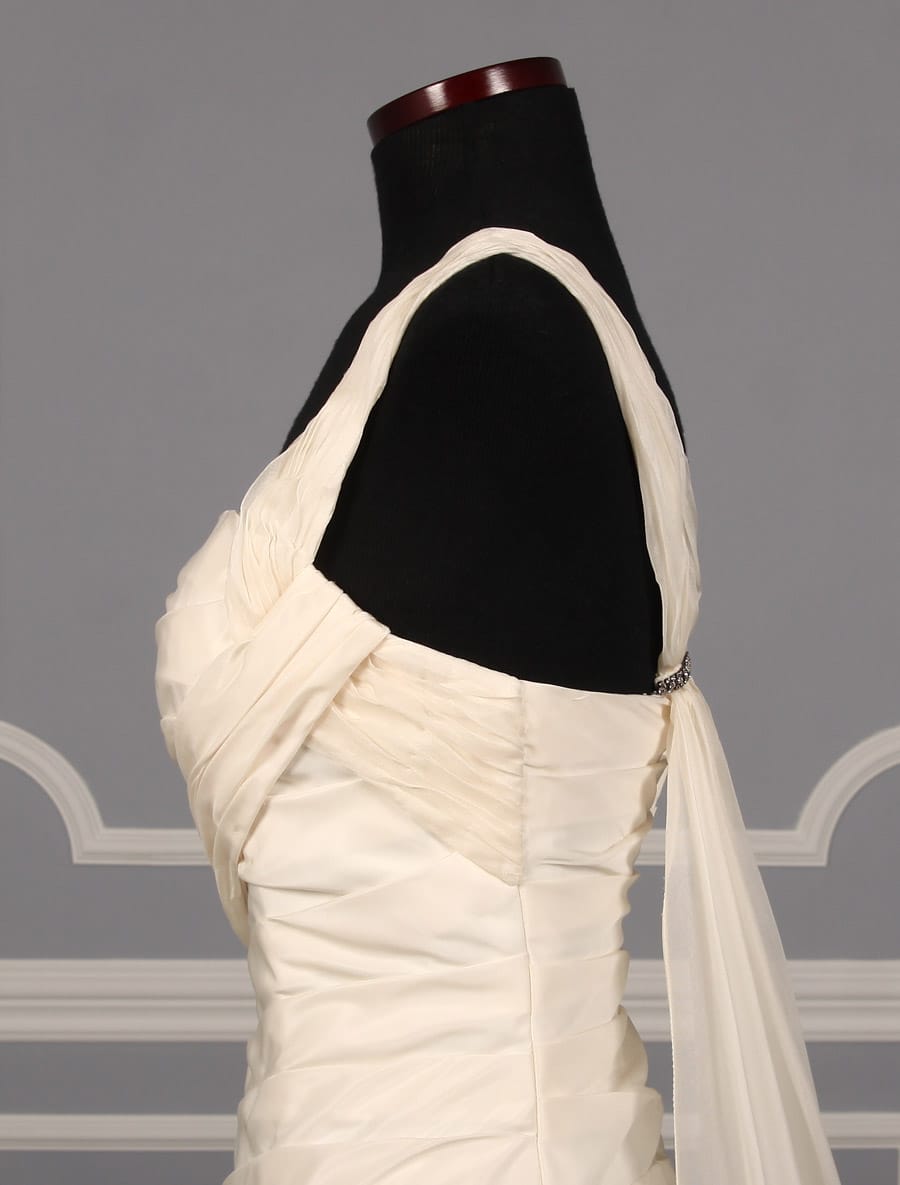 St. Pucchi Adeline Z316 Wedding Dress Side Bodice