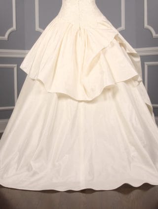 This Kenneth Pool Ina K514 wedding dress is in excellent, ready to wear condition!  The ivory French Alencon lace and silk taffeta fabrics are gorgeous in person.  The sleeveless wedding gown has a sheer bodice, v-back, dropped waist and a ballgown silhouette.  What a wonderful, comfortable gown to dance the night away!