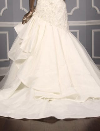 This David Tutera 115230 wedding dress is Brand New and has its David Tutera hang tag attached! The gown is made from beautiful embellished lace and organza. This lace wedding dress is strapless with a sweetheart neckline, a fit and flare silhouette and a chapel train. You will look amazing as you walk down the aisle in this gorgeous David Tutera wedding gown!